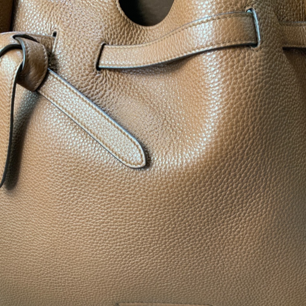 Prada - Picture 6 of 16